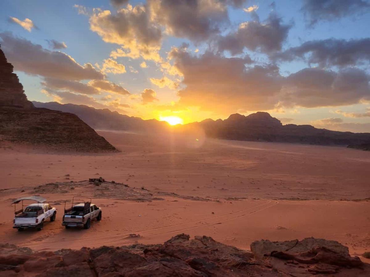 Star Camp & With Tor Hotel Wadi Rum Bagian luar foto