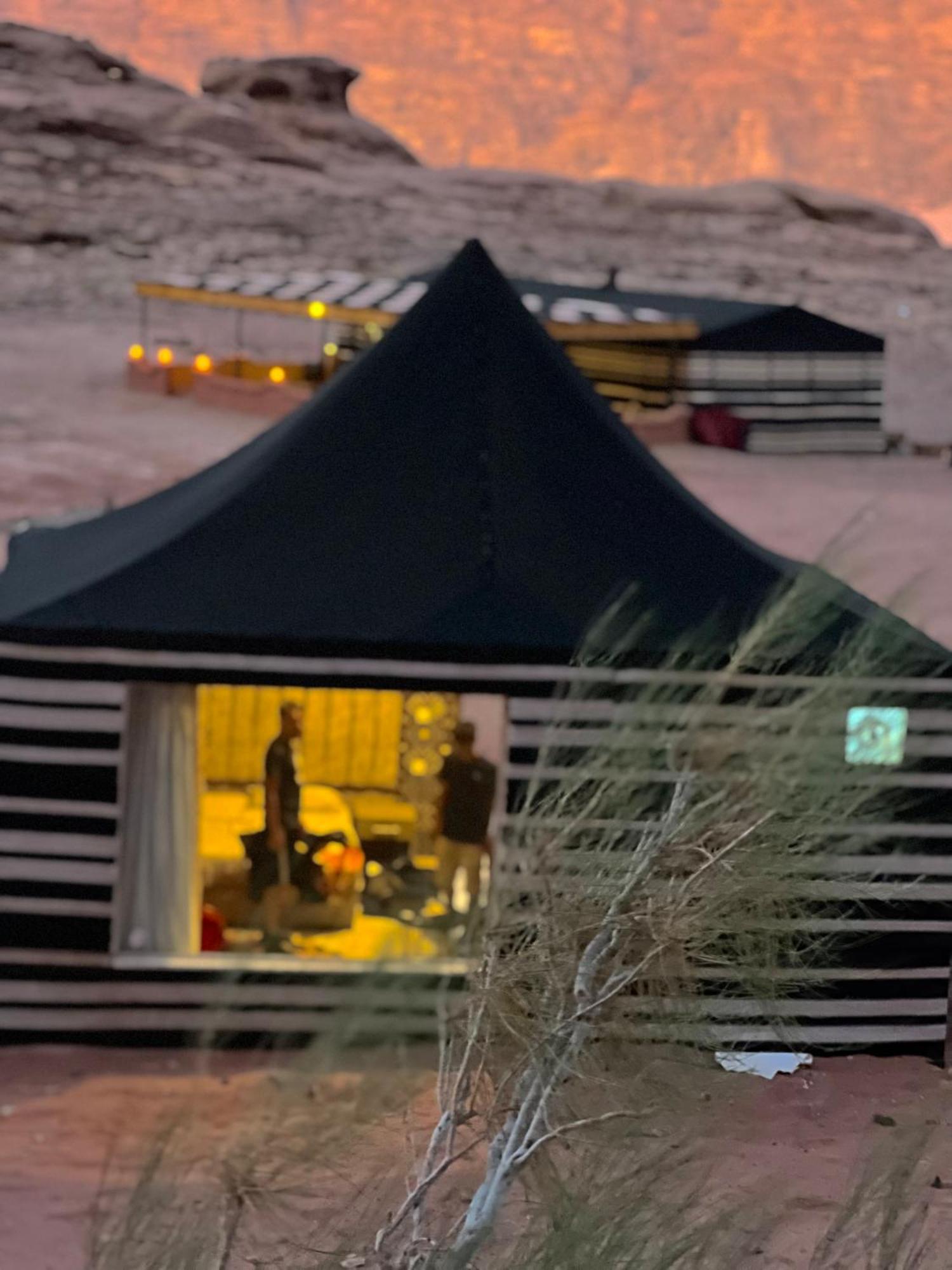 Star Camp & With Tor Hotel Wadi Rum Bagian luar foto