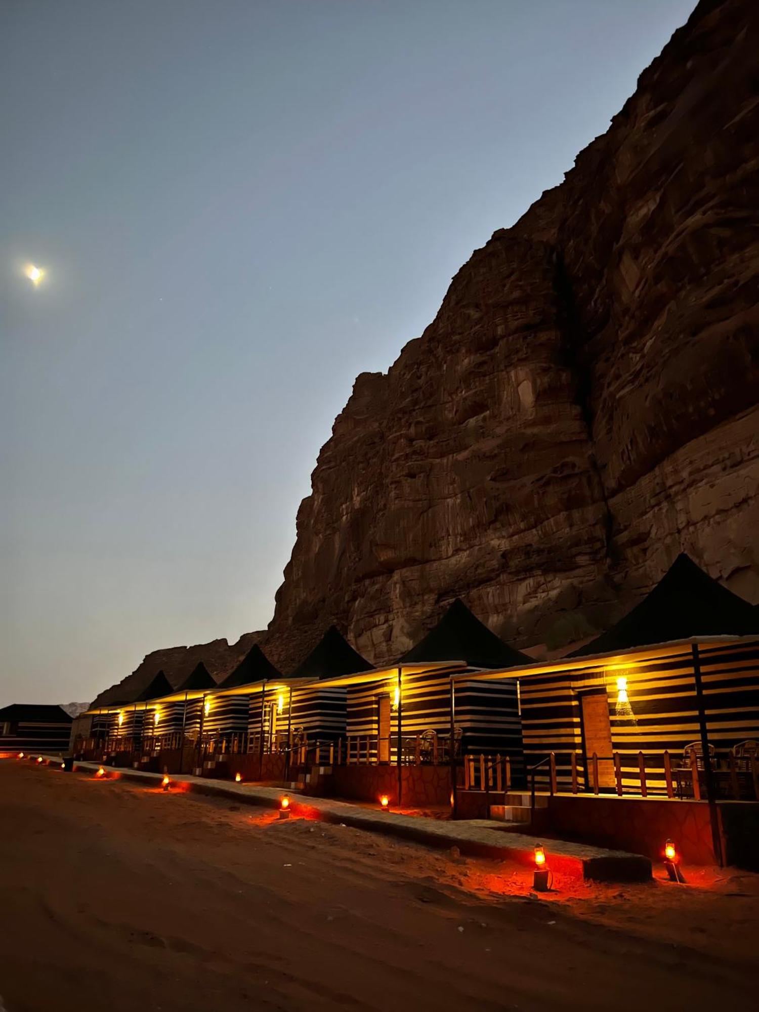 Star Camp & With Tor Hotel Wadi Rum Bagian luar foto
