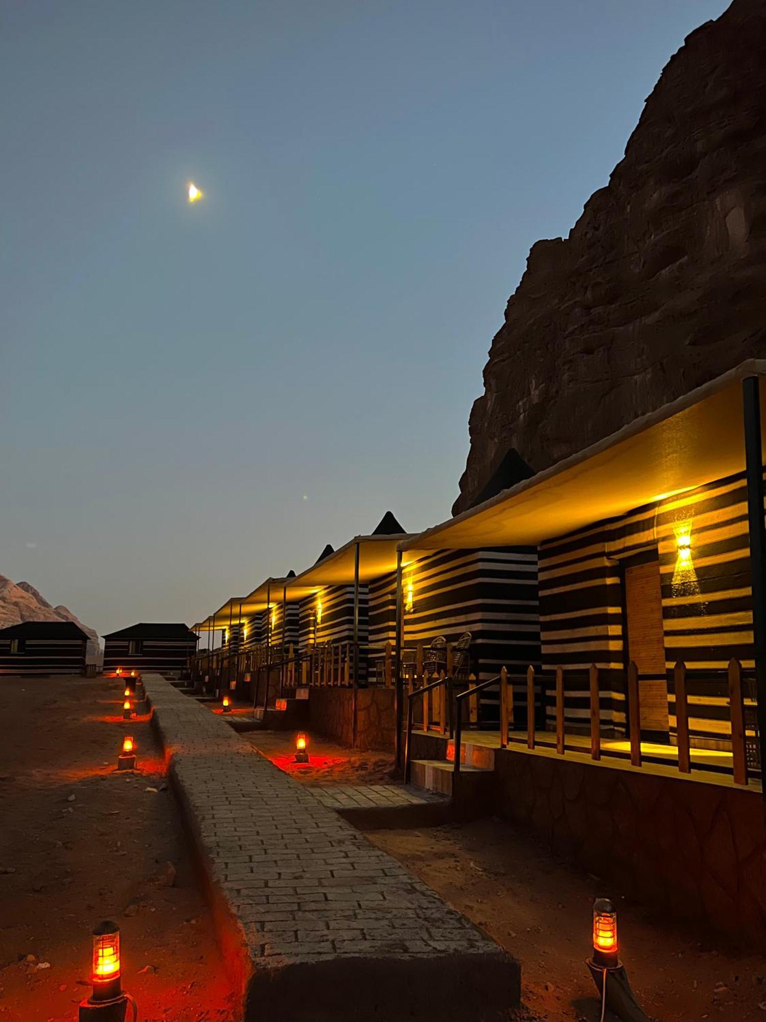 Star Camp & With Tor Hotel Wadi Rum Bagian luar foto