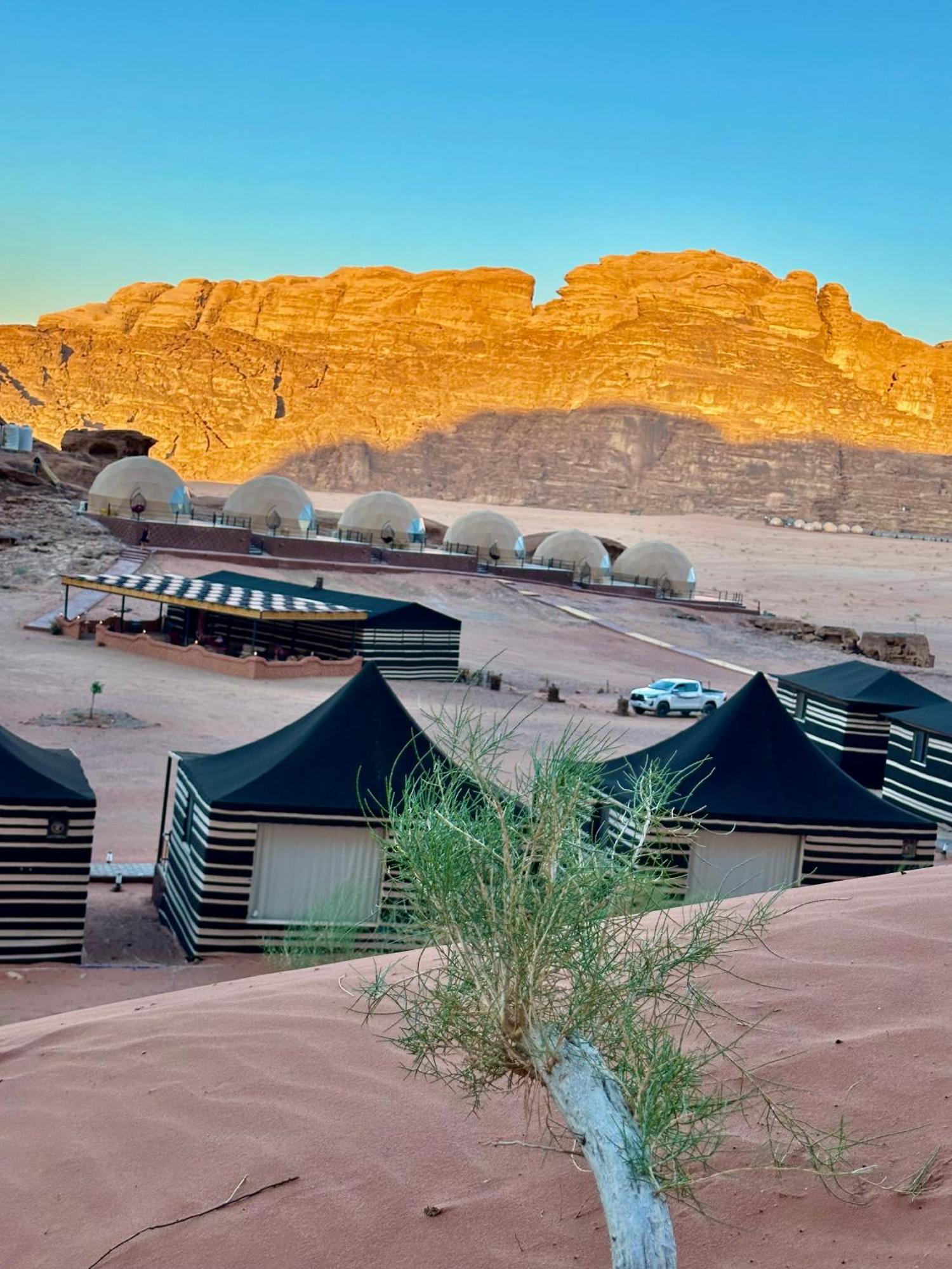 Star Camp & With Tor Hotel Wadi Rum Bagian luar foto
