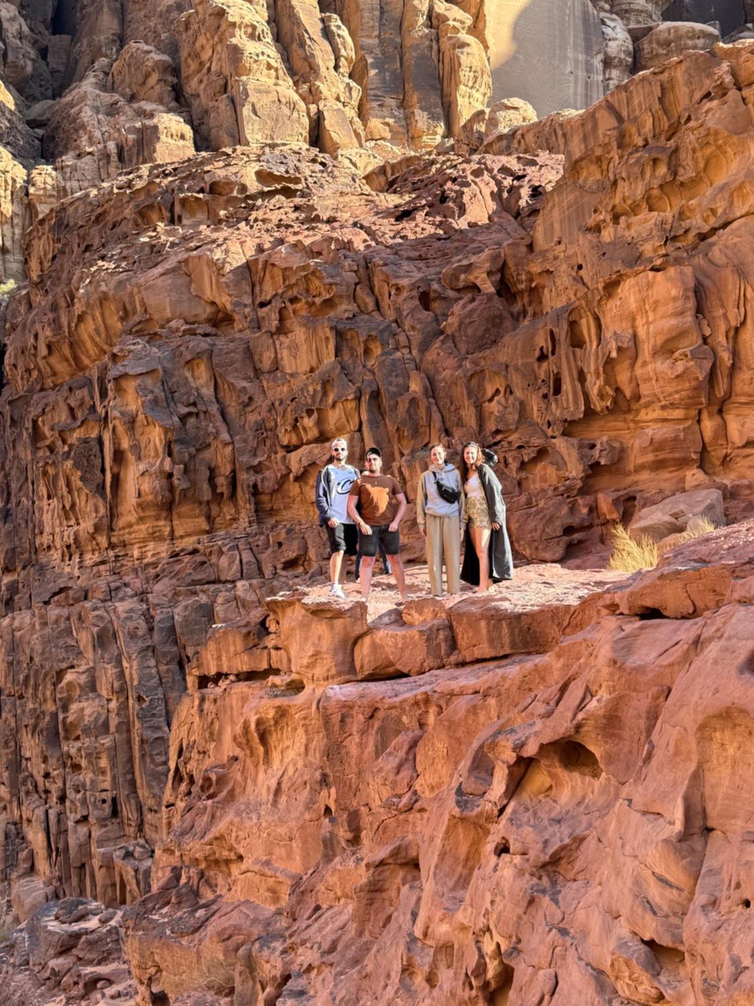Star Camp & With Tor Hotel Wadi Rum Bagian luar foto