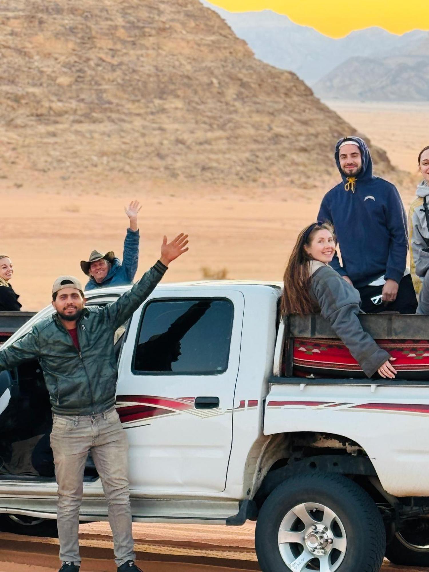 Star Camp & With Tor Hotel Wadi Rum Bagian luar foto