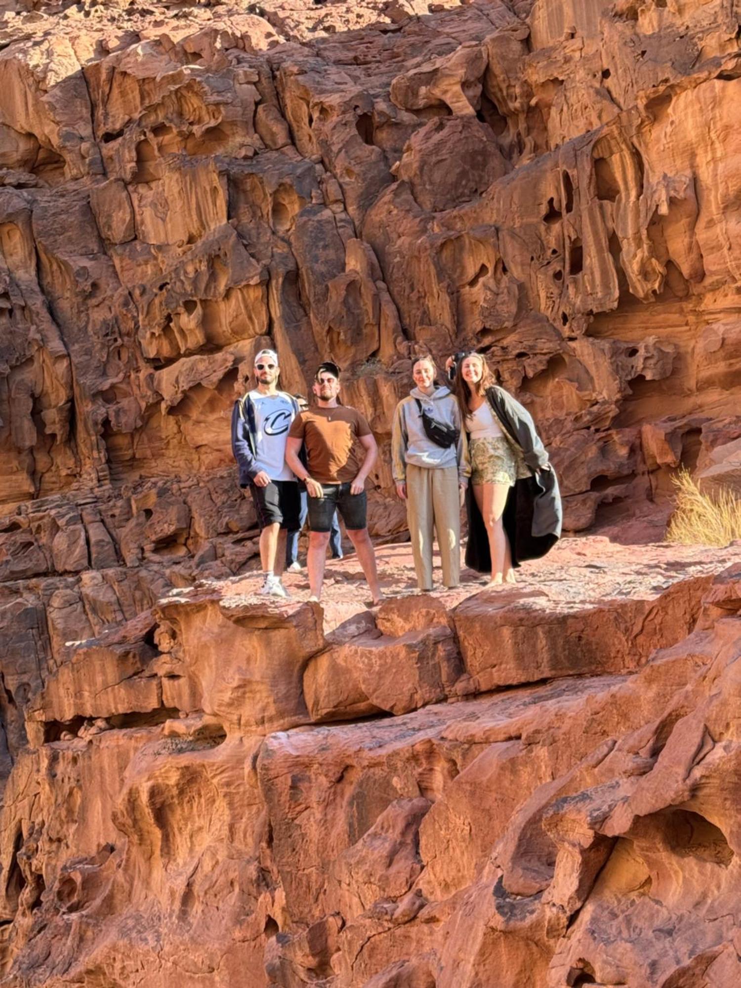 Star Camp & With Tor Hotel Wadi Rum Bagian luar foto